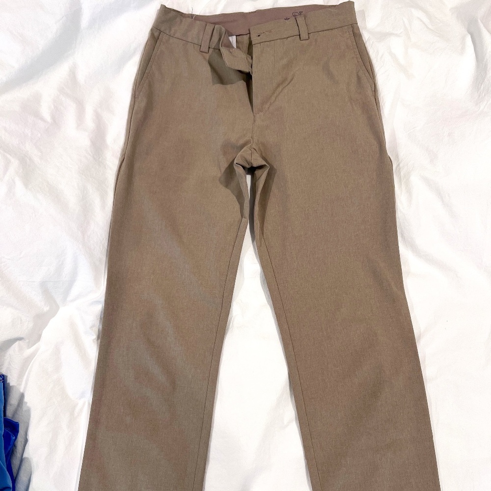 Vineyard Vines Lightweight Breaker Performance Pants in Khaki